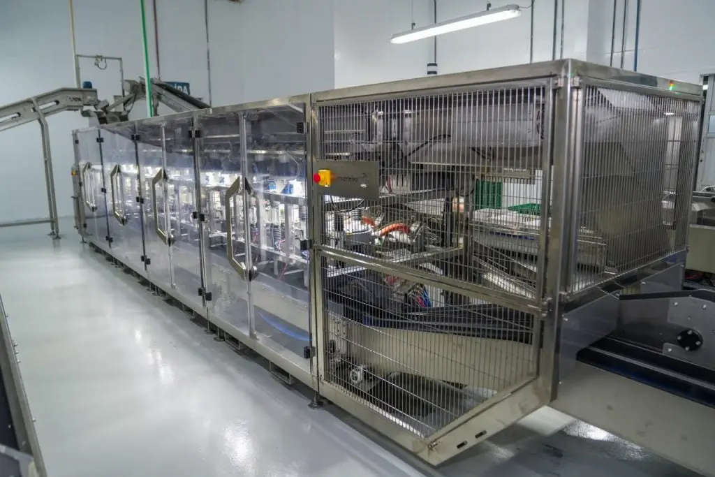 Pluma Agroavícola tem primeiro incubatório do Brasil com processo de sexagem automatizado por IA